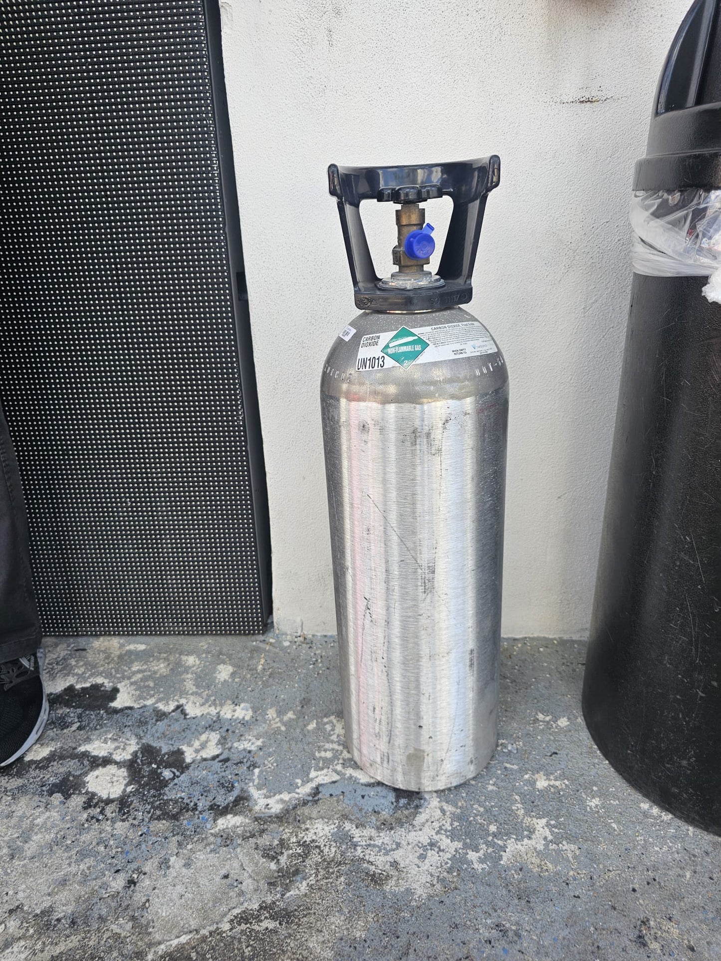 CO2 Tank Delivery